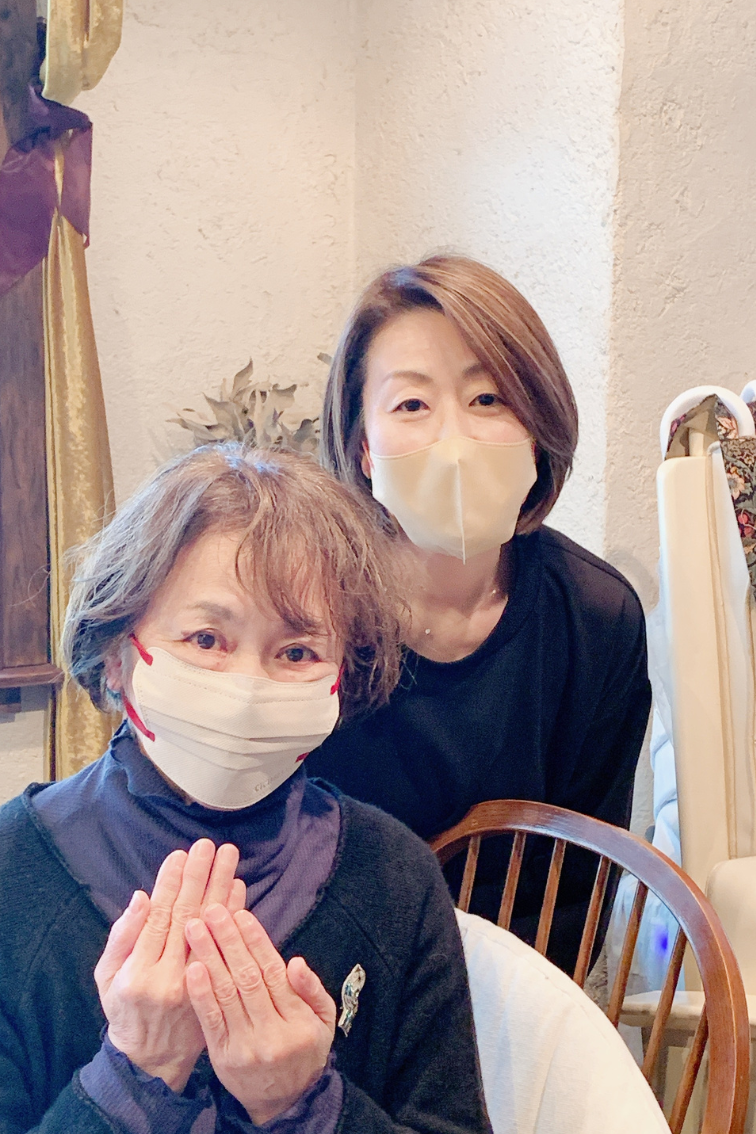 ネイルケア後のお客様との写真
